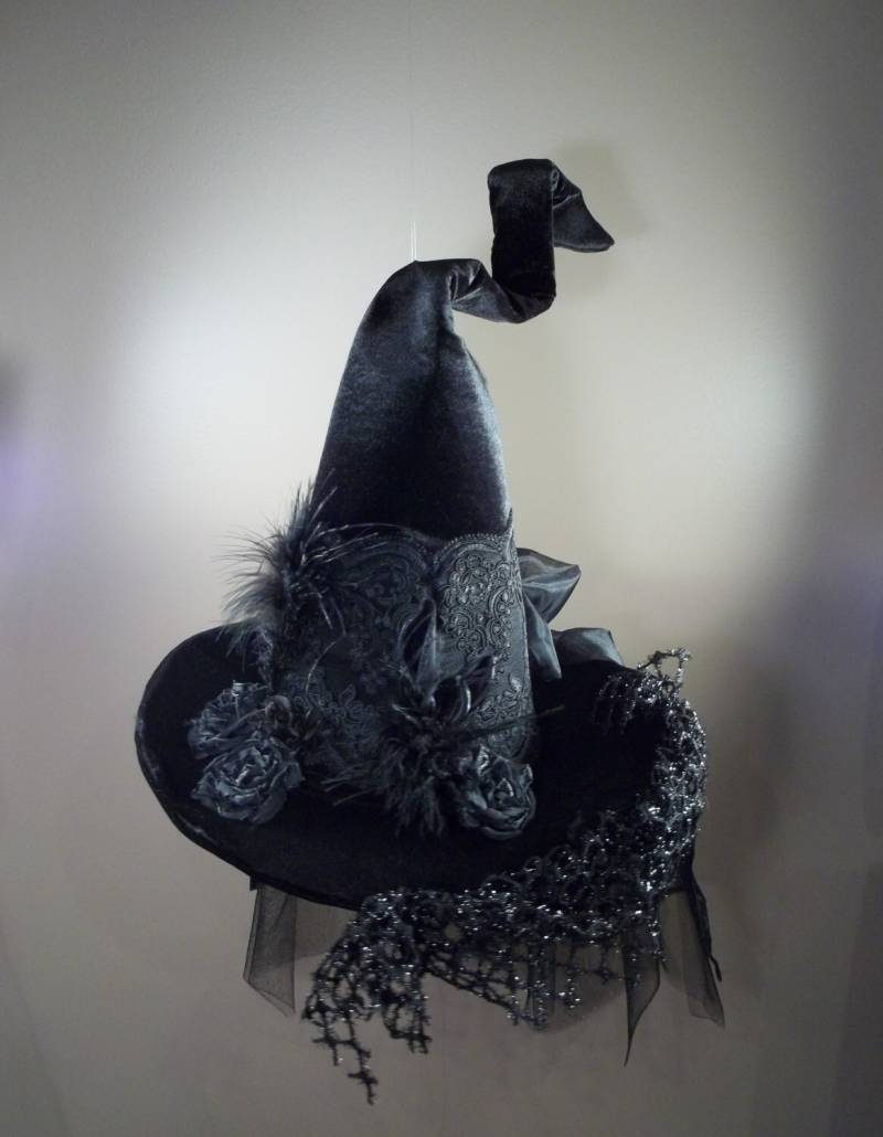 Hexenhut Schwarz Samt Spitzenband Schleier Blumen Federn von ferdworthi
