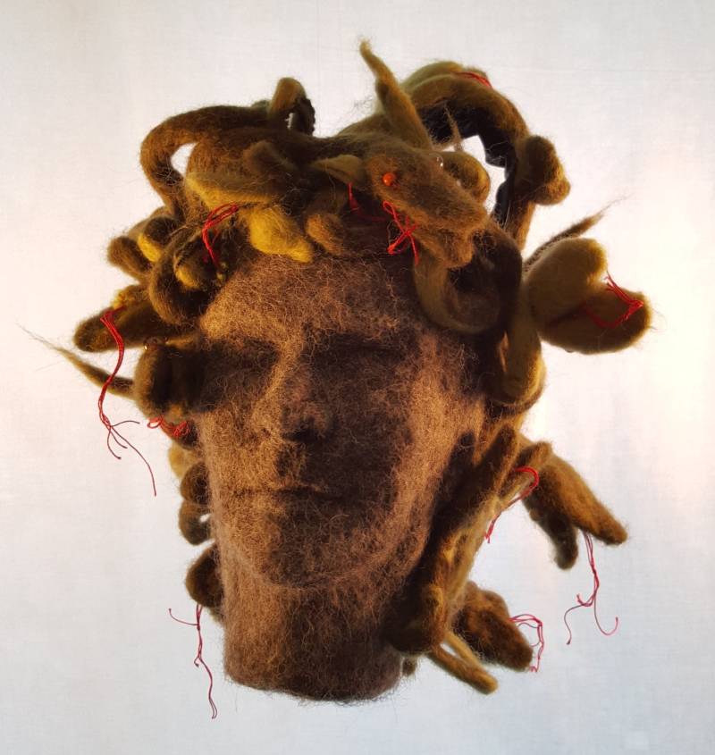 Medusa Geldbörse Handtasche Grau Steingesicht Grün Schlangen Mythologie Gorgon Wolle Nadel Gefilzt von ferdworthi