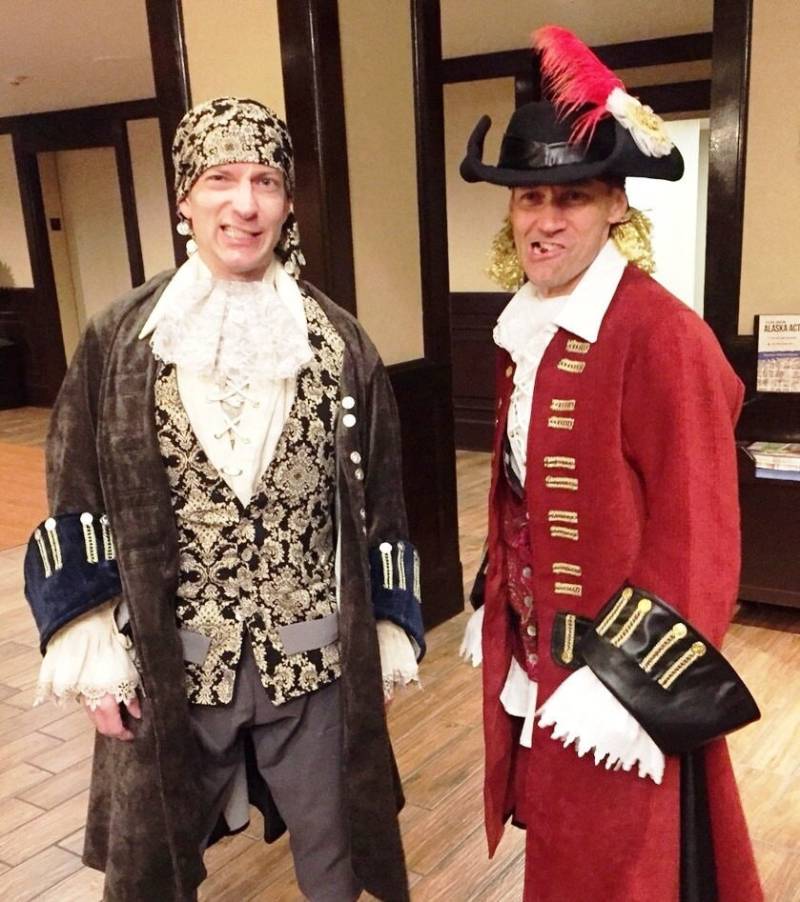 Piratenkostüm 7 Teilig Jacke Hemd Weste Hose Reithose Jabot Mütze Dreispitz Schal Kopftuch von ferdworthi