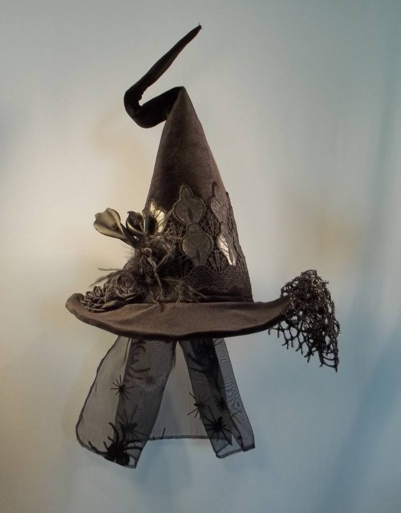 Schwarzer Samt Hexenhut Spitze Schleier Feder Blume von ferdworthi