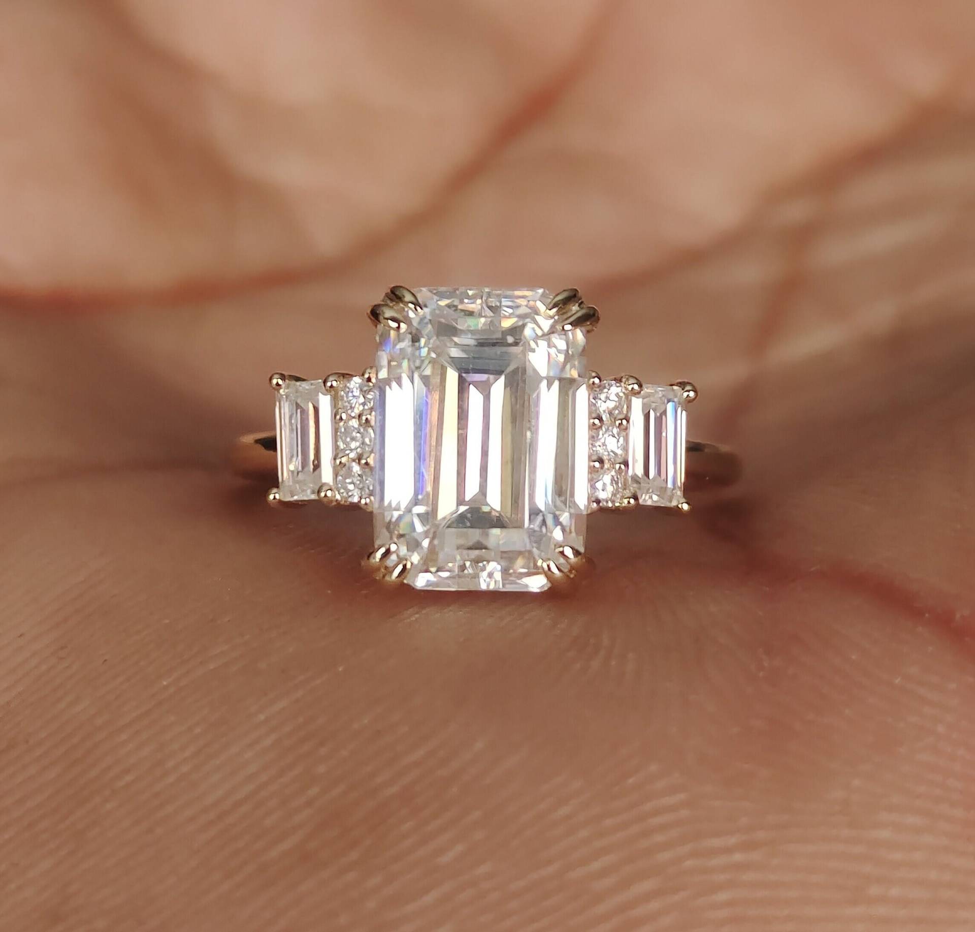 Smaragdschliff Moissanite Verlobungsring/Vintage Braut Versprechen Ring/Art Deco Rose Gold Cluster Baguette Diamant Ehering/Jahrestag Geschenk von ferkojewels