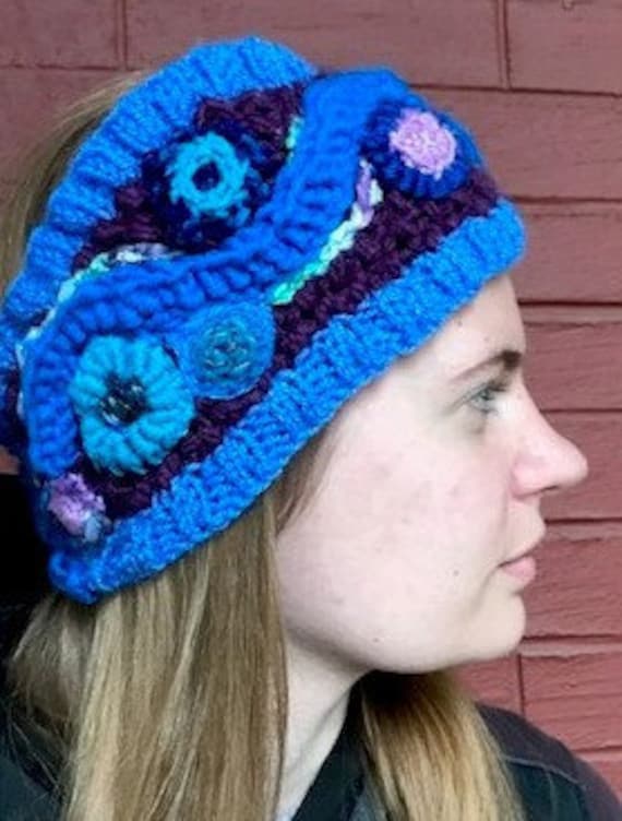 Freeform Gehäkelte Stirnband/Earwarmer - Blau Und Lila Freeform Gehäkelte Stirnband/Earwarmer - Blau Und Lila von fiberfanaticfandango