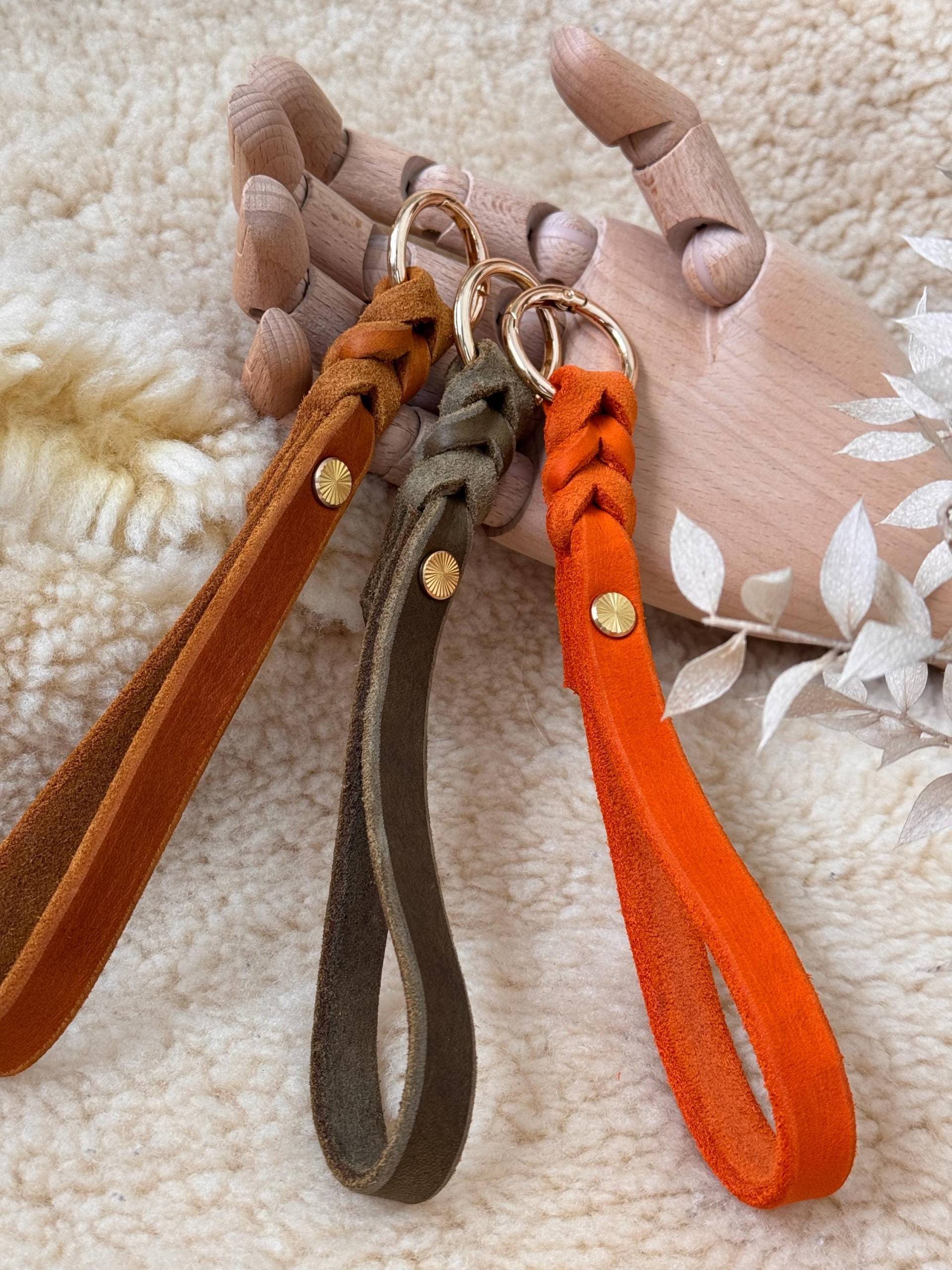 Schlüsselanhänger Aus Fettleder I Personalisierbar Geflochten 20cm Schlüsselanhänger Aus Fettleder I Personalisierbar Geflochten 20cm von fieteandfriends