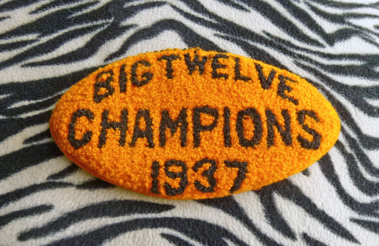 Reduzierter 1937 Football Big Twelve Club Patch, Knopfaufnäher von fifisfinds