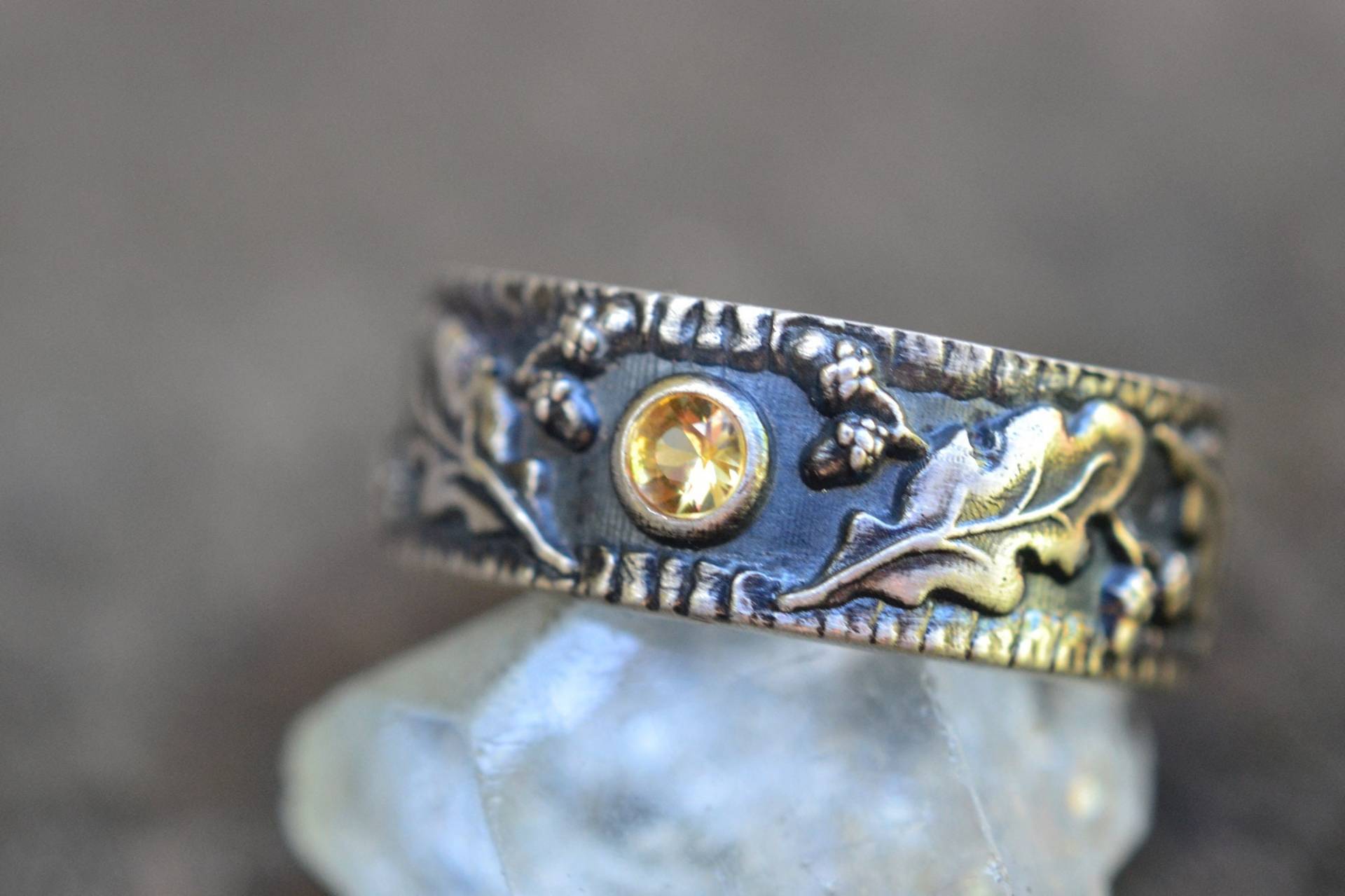 Herren Ehering Mit Gelbem Saphir, Pagan Eco Friendly Sterling Silber Druide Eichel Ring, Personalisierter Natur Edelstein Schmuck Herren Ehering Mit Gelbem Saphir, Pagan Eco Friendly Sterling Silber Druide Eichel Ring, Personalisierter Natur Edelstein Schmuck von fifthheaven