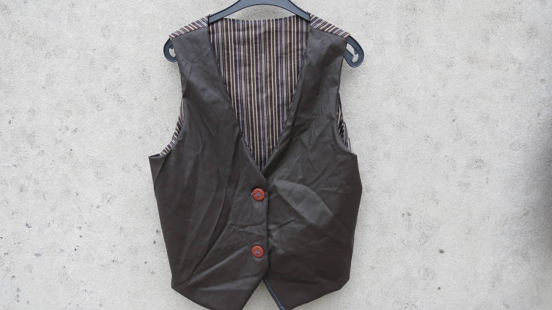 Jacke Ärmellos Braun in Kunstleder Cotonmarron Einen Streifen Futter Gr. Xl Jacke Ärmellos Braun in Kunstleder Cotonmarron Einen Streifen Futter Gr. Xl von fildelacouturebriec