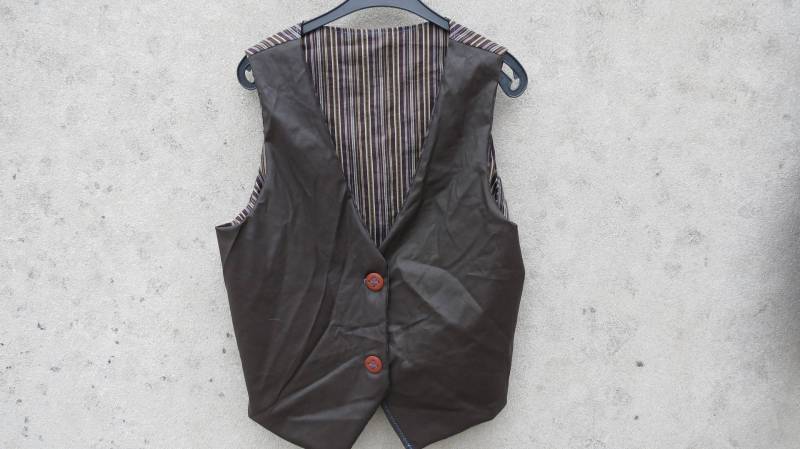Jacke Ärmellos Braun in Kunstleder Cotonmarron Einen Streifen Futter Gr. Xl Jacke Ärmellos Braun in Kunstleder Cotonmarron Einen Streifen Futter Gr. Xl von fildelacouturebriec