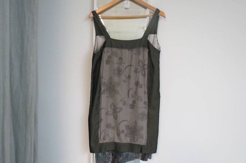Anthrazitgraues Seiden-Latzkleid, Größe 40 Anthrazitgraues Seiden-Latzkleid, Größe 40 von fildelacouturebriec