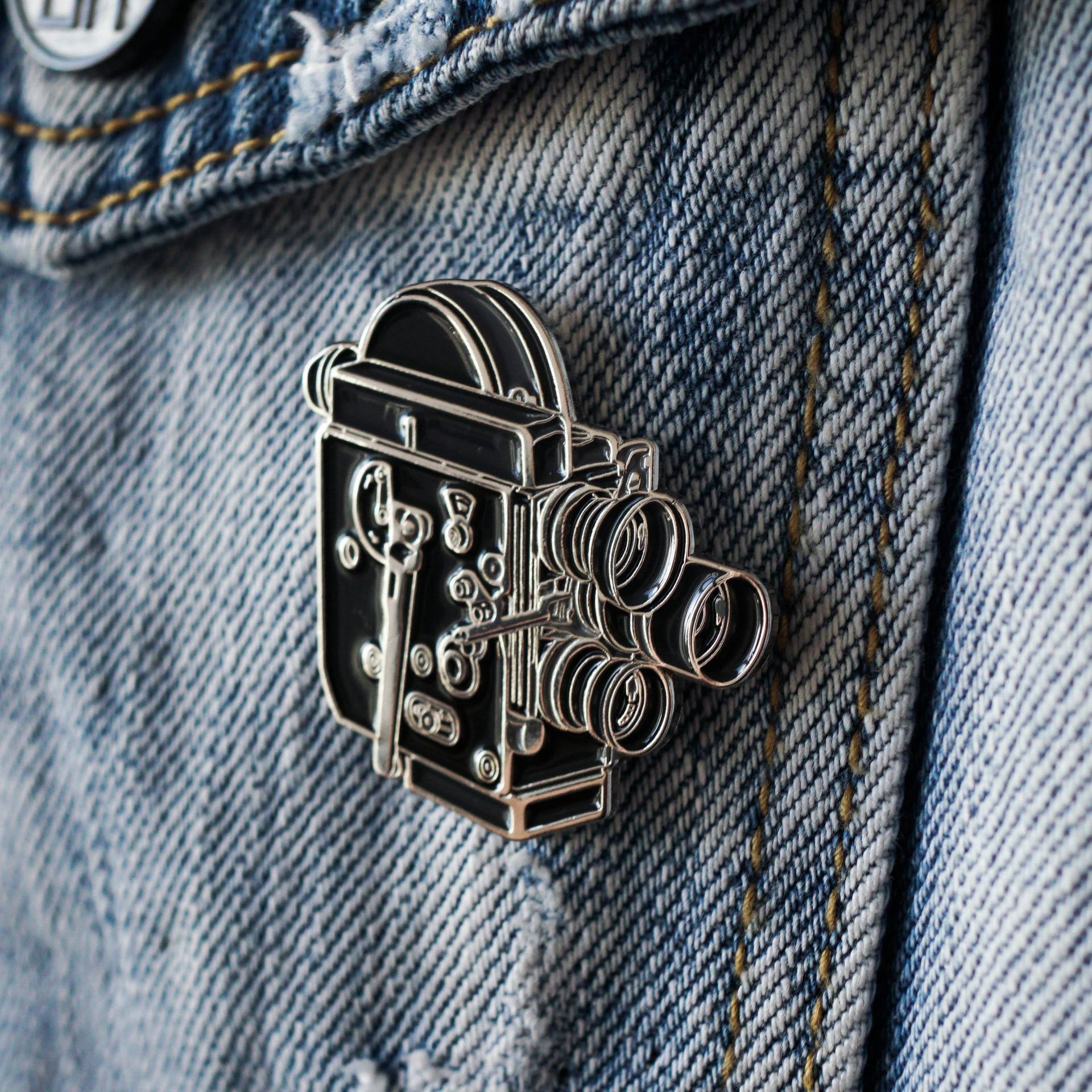 16mm Film Kamera Emaille Pin Perfektes Geschenk Für Filmemacher Und Filmliebhaber 16mm Film Kamera Emaille Pin Perfektes Geschenk Für Filmemacher Und Filmliebhaber von filmpinsociety