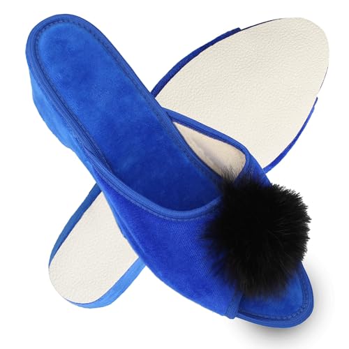 filsko Offene Damen Pantoletten mit Keilabsatz | Samtmaterial in blau Latina | Hausschuhe | mit flauschigem Puschel | Absatz 4,8 cm | EU-Schuhgröße 41 von filsko