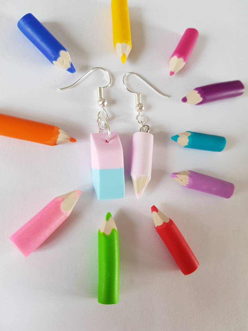 Blauer Und Rosa Radiergummi Aus Fimo Buntstift, Radiergummi-Ohrringe, Schulohrringe, Schulgeschenk, Lehrergeschenk von fimorelie