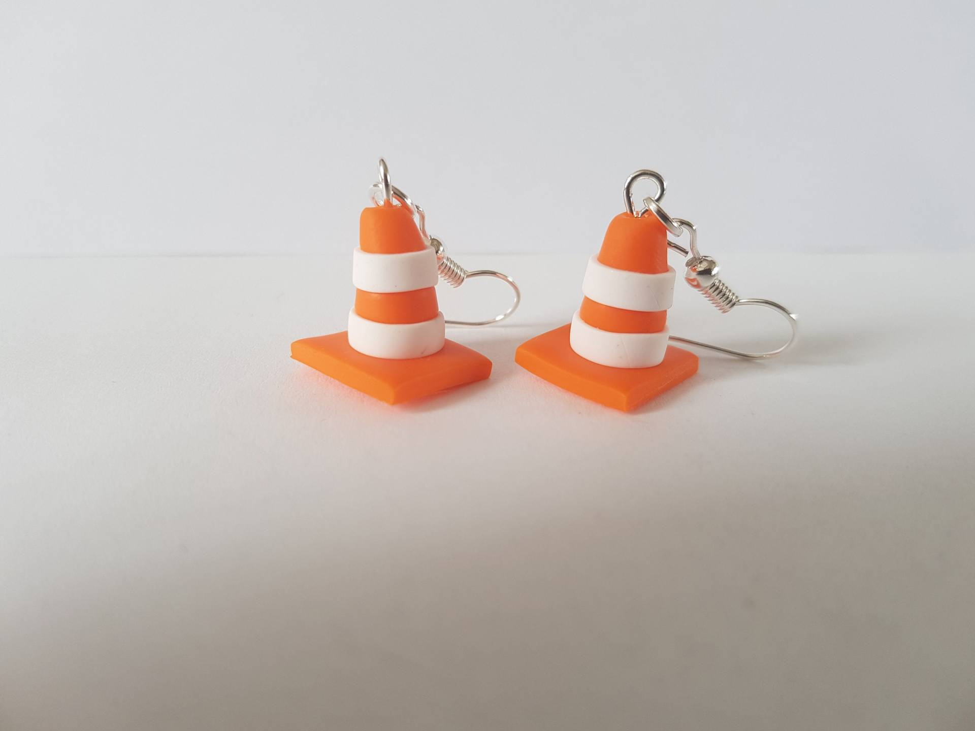 Orange Und Weiß Fimo Baustelle Verkehrskegel Ohrringe Lustiges Geschenk von fimorelie