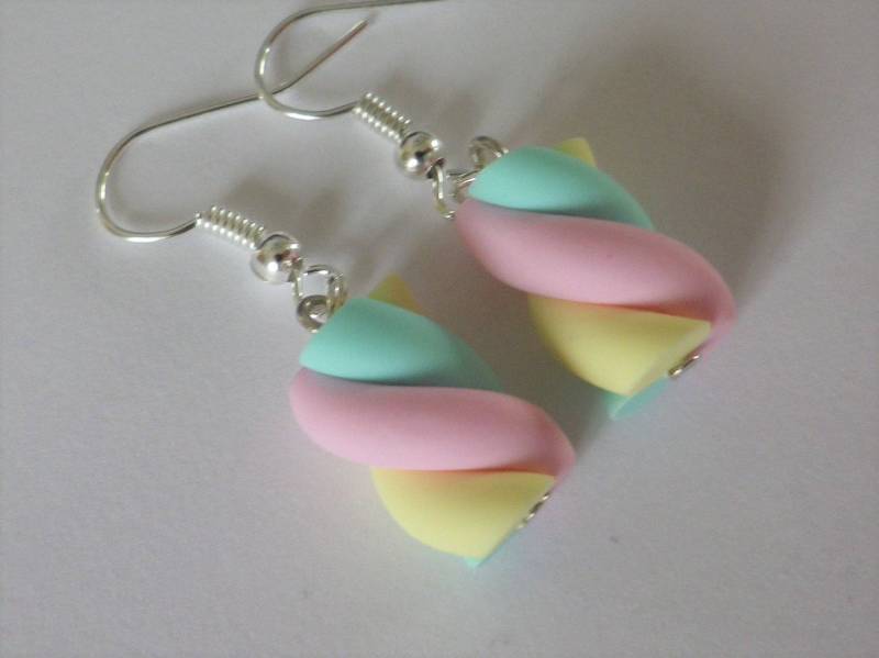 Pastell Rosa Gelb Grün Süßigkeiten Marshmallow Ohrringe von fimorelie