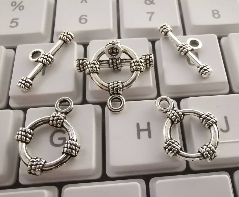 20 Oder 50 Sets Metallkreis Knebelverschluss, Antiker Silberner Verzierter Strukturierter Dekorativer Armbandverschluss, B280 20 Oder 50 Sets Metallkreis Knebelverschluss, Antiker Silberner Verzierter Strukturierter Dekorativer Armbandverschluss, B280 von findingscity