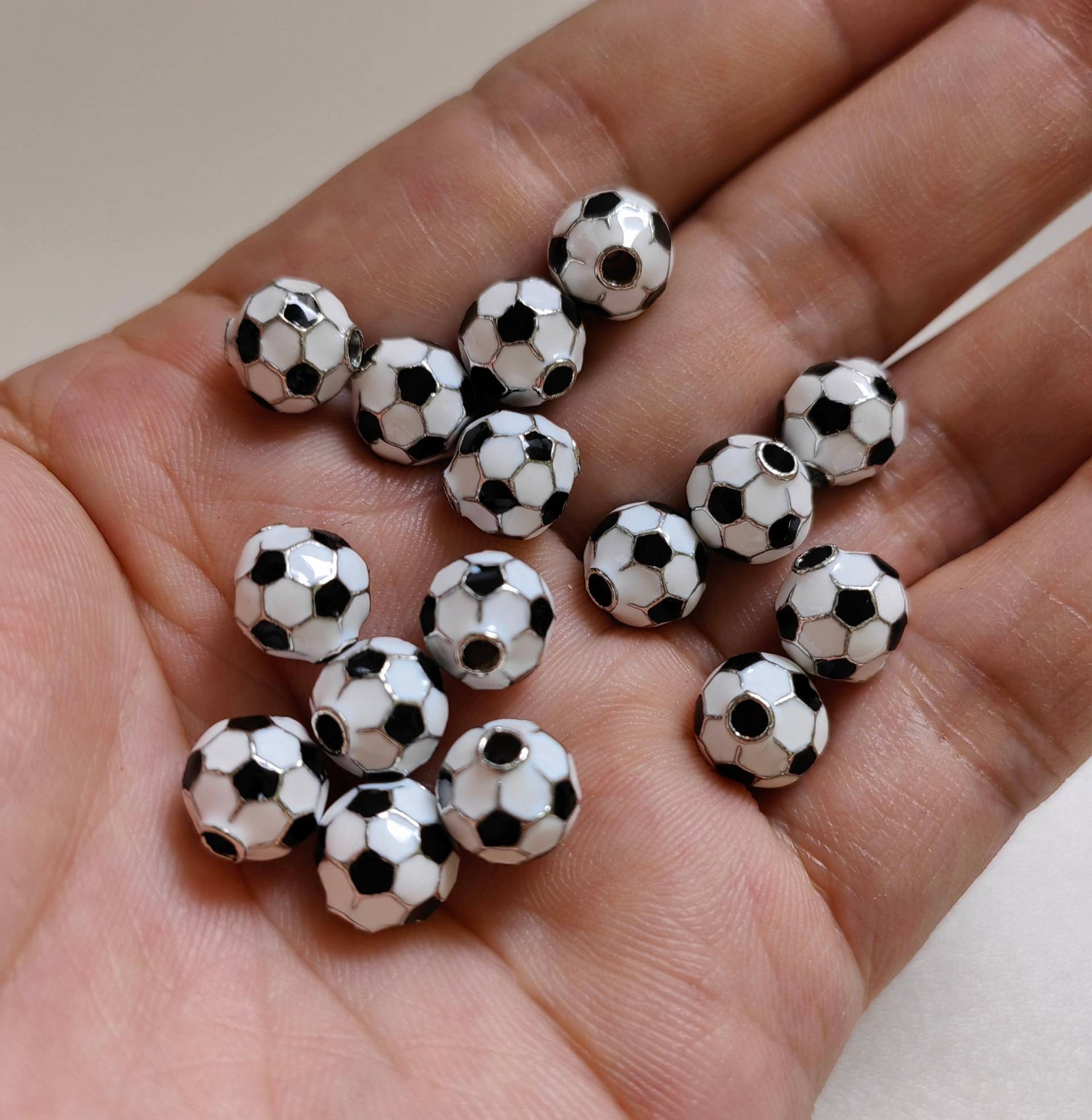 9x9.6 Mm Fußball Perlen, Emaille Sport Perle, Schmuck, Diy Zubehör. 5 - 50 Stück Optionen. B688 9x9.6 Mm Fußball Perlen, Emaille Sport Perle, Schmuck, Diy Zubehör. 5 - 50 Stück Optionen. B688 von findingscity