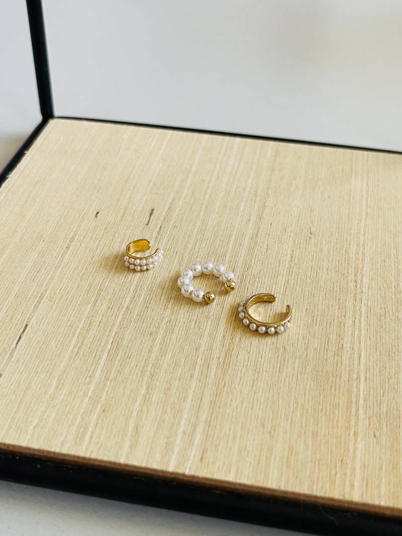 Drei Ohrklemmen in Gold - Earcuff Set Perlen Design Zeitlos Mit Goldener Ohrschmuck Layering Ohrringe von findkind