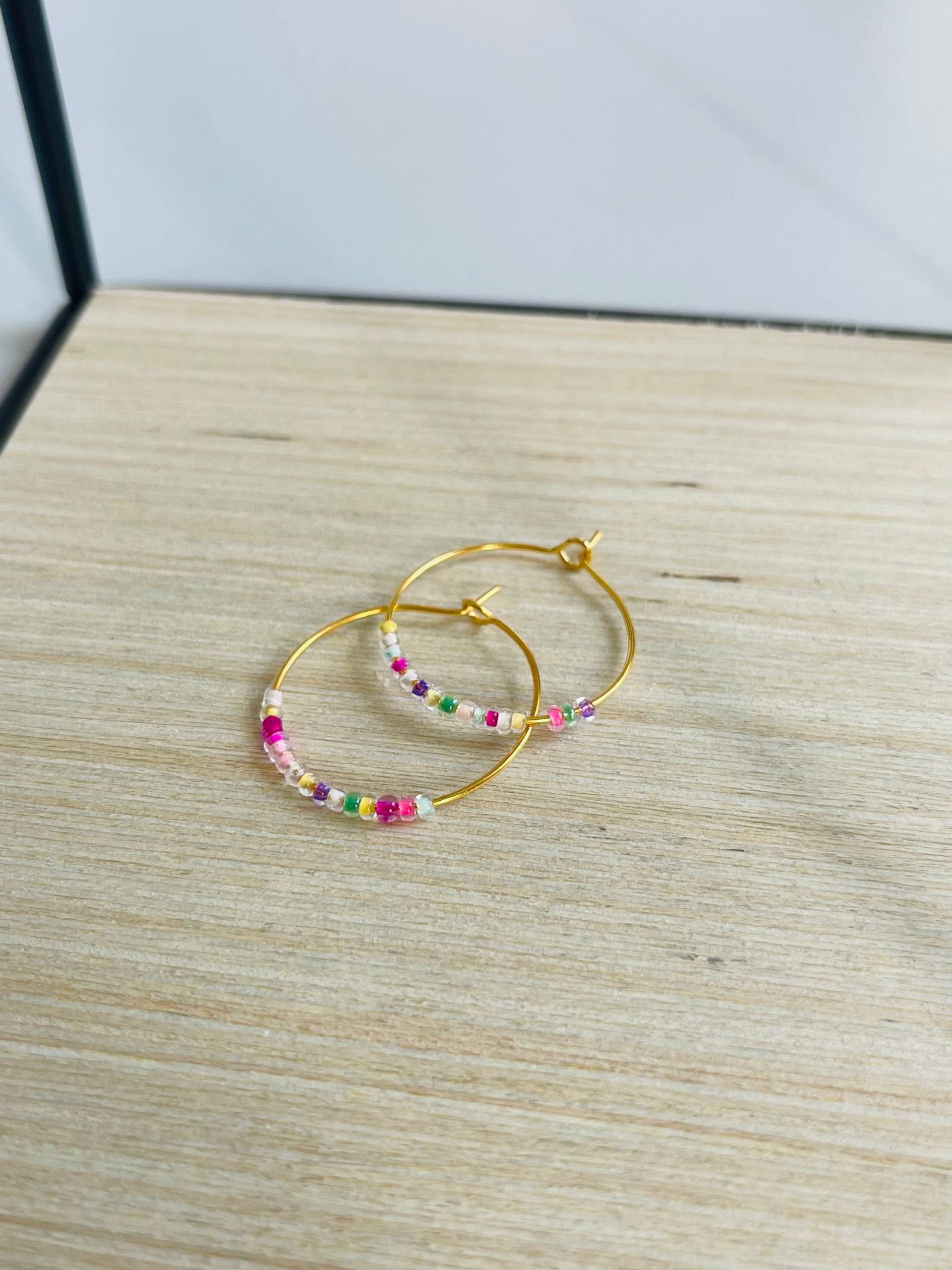 Goldene Creolen „ 80Er Disco " Mit Bunten Glasperlen Perlenschmuck Goldschmuck Ohrringe Perlen von findkind