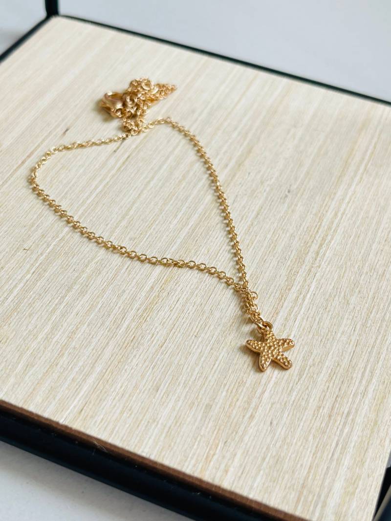Goldene Filigrane Kette Mit Seestern Anhänger Goldschmuck Maritim Meer Sommerulaub Schmuck Patrick Star Sternanhänger Gold von findkind