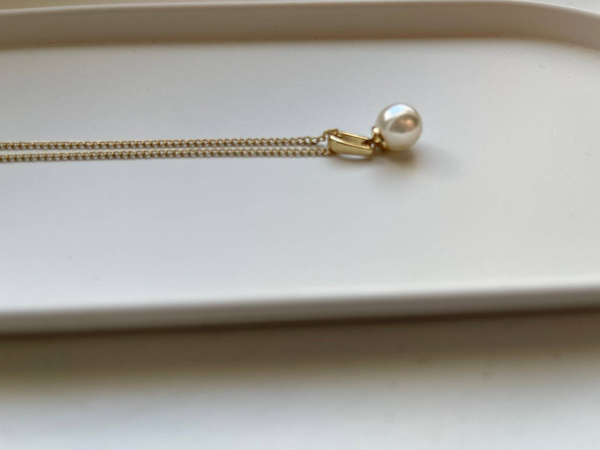 Goldene Gliederkette Mit Perlenanhänger - Perlenkette Perlenschmuck Kette Anhänger Goldschmuck Filigraner Schmuck von findkind