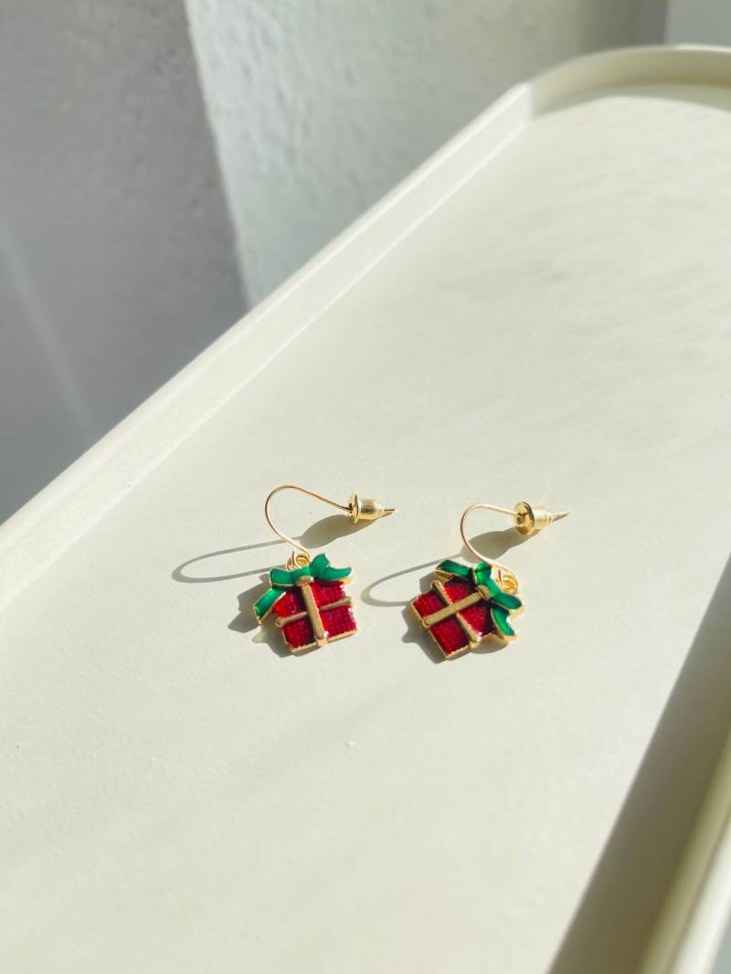 Goldene Hängeohrringe Mit Weihnachtlichen Charm Anhänger - Rotes Geschenk Ohrringe Anhängern Gold Für Sie von findkind