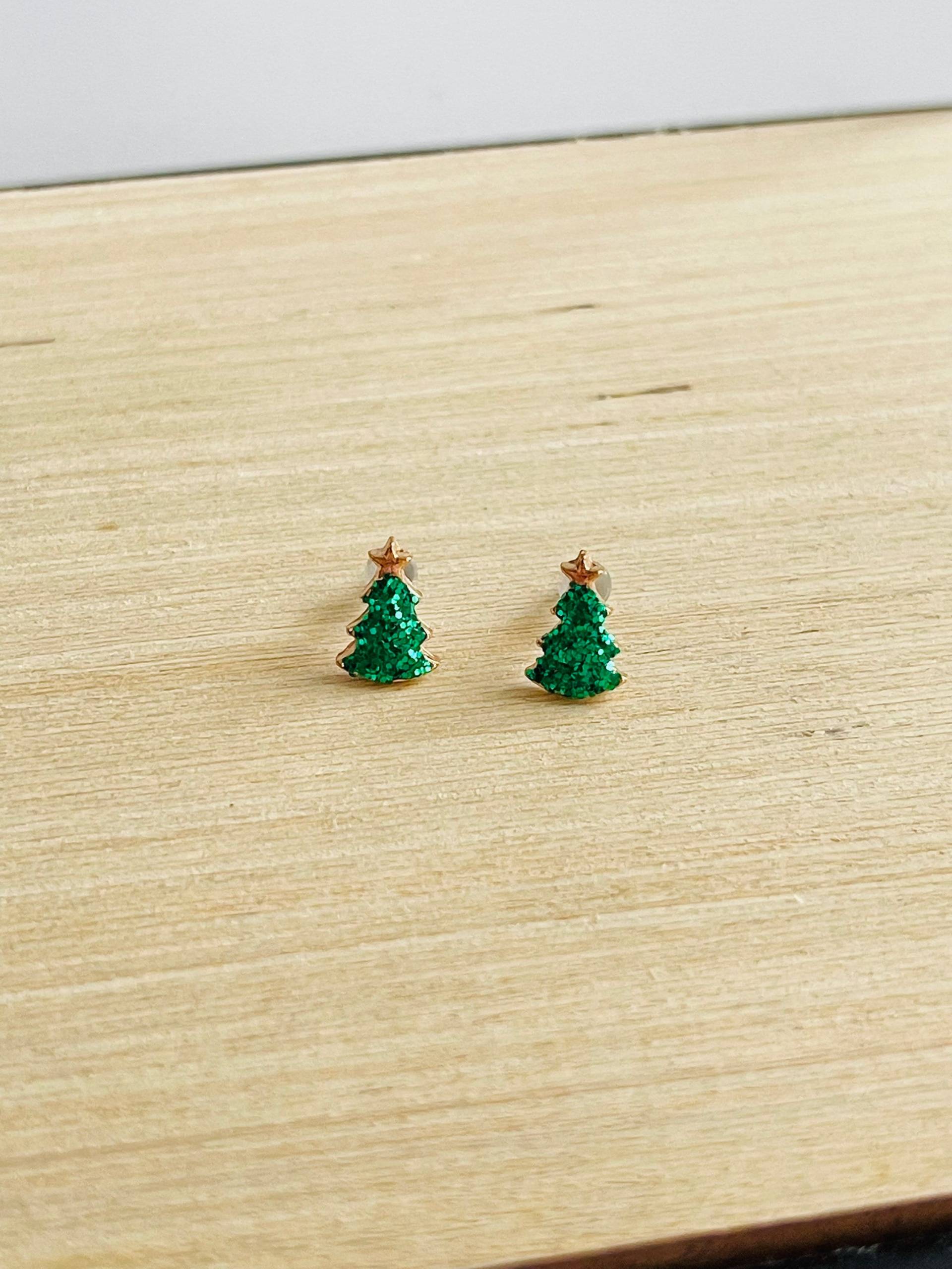 Goldener Ohrstecker Tannenbaum Mit Grünem Glitzer Gold Weihnachten Weihnachtlicher Schmuck Ohrringe Goldener Ohrstecker Tannenbaum Mit Grünem Glitzer Gold Weihnachten Weihnachtlicher Schmuck Ohrringe von findkind