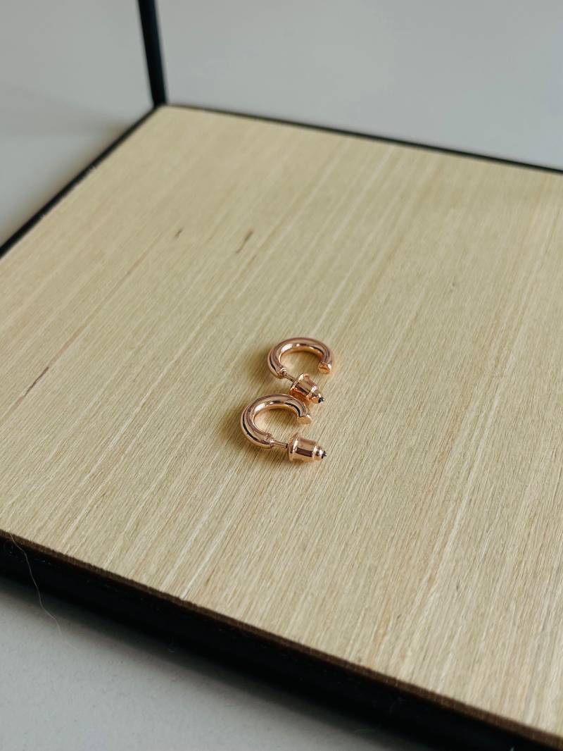 Roségoldene Creolen Schlicht Roségoldener Schmuck Ohrschmuck Edel Geschenk Für Sie Ohrringe Roségold Minimalistisch 1cm Durchmesser Mini Roségoldene Creolen Schlicht Roségoldener Schmuck Ohrschmuck Edel Geschenk Für Sie Ohrringe Roségold Minimalistisch 1cm Durchmesser Mini von findkind