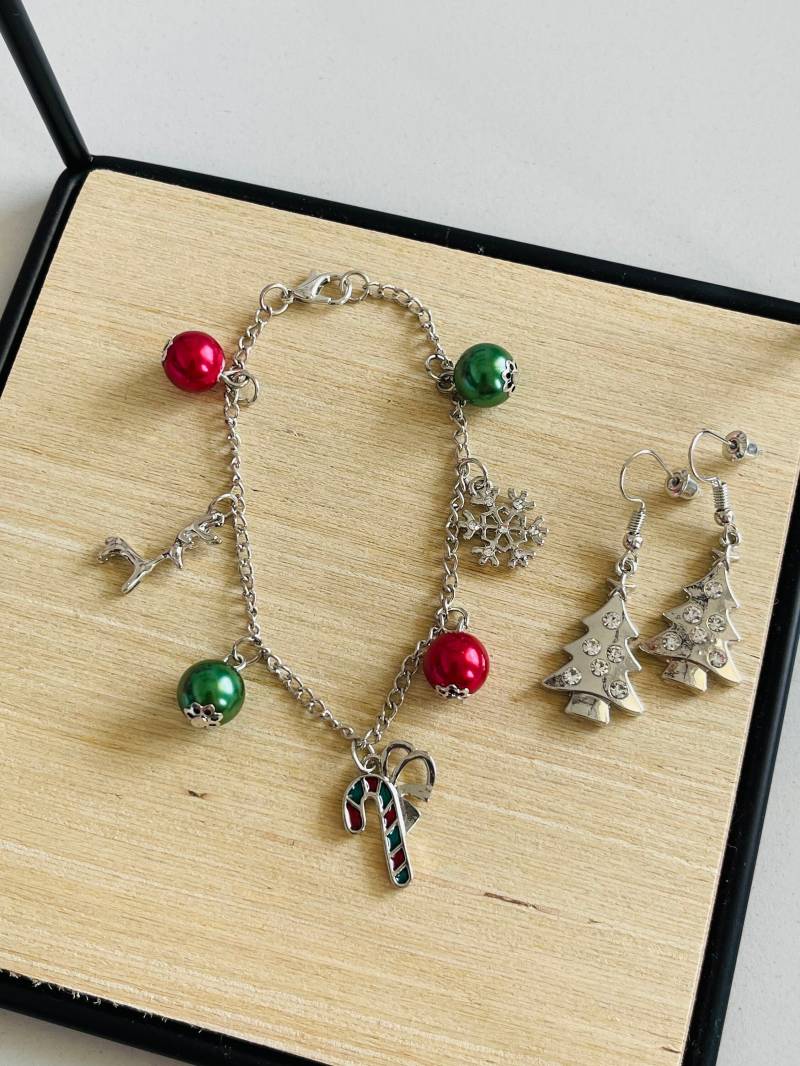 Schmuck Set Weihnachtliches Bettelarmband Silber Mit Zuckerstange Rentier Schneeflocke Und Tannenbaum Hängeohrringe Weihnachtsgeschen von findkind