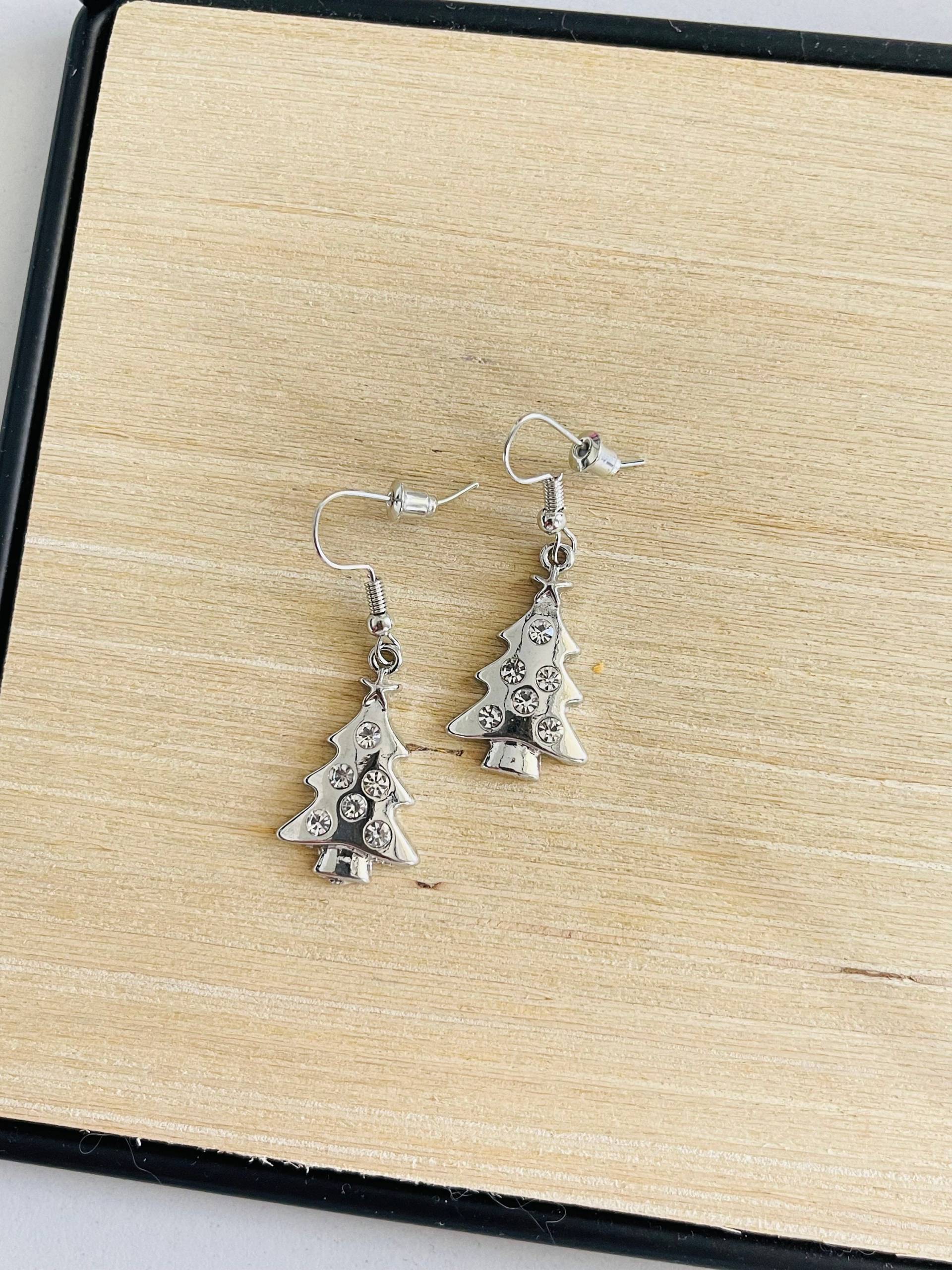 Silberne Glitzer Tannenbaum Hängeohrringe Weihnachtlicher Ohrschmuck Silberschmuck Geschenk Für Sie Weihnachtsgeschenk Ohrringe Weihnachten Silberne Glitzer Tannenbaum Hängeohrringe Weihnachtlicher Ohrschmuck Silberschmuck Geschenk Für Sie Weihnachtsgeschenk Ohrringe Weihnachten von findkind