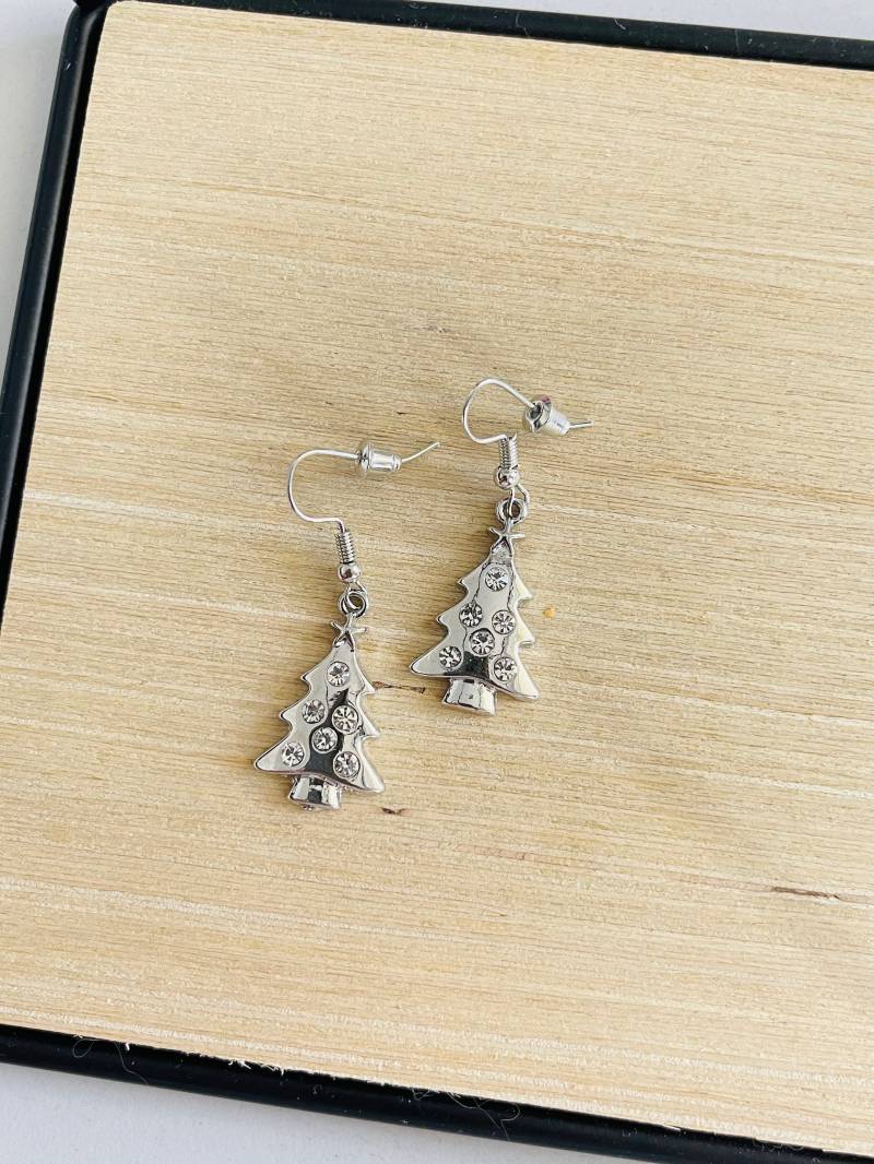 Silberne Glitzer Tannenbaum Hängeohrringe Weihnachtlicher Ohrschmuck Silberschmuck Geschenk Für Sie Weihnachtsgeschenk Ohrringe Weihnachten Silberne Glitzer Tannenbaum Hängeohrringe Weihnachtlicher Ohrschmuck Silberschmuck Geschenk Für Sie Weihnachtsgeschenk Ohrringe Weihnachten von findkind