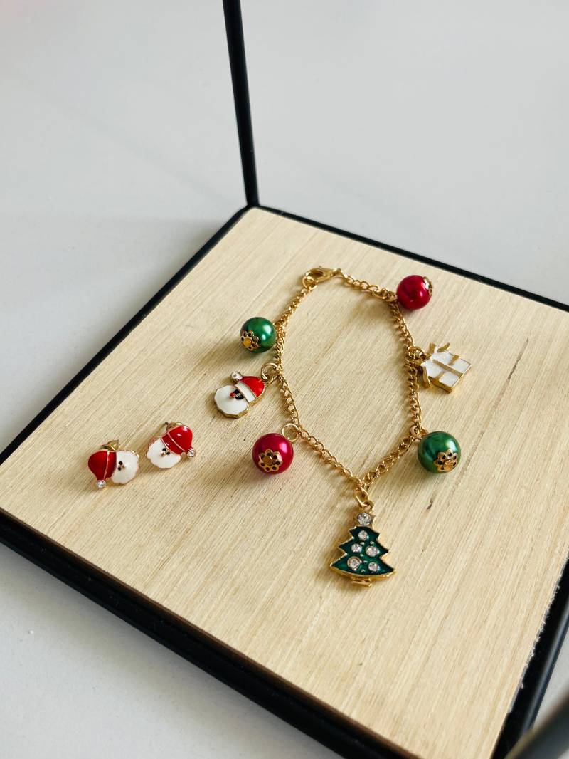 Armbandkette Mit Anhängern - Charm Armband Weihnachten Bettelarmband Gold Create Your Own Goldschmuck Verspielter Armschmuck Armbandkette Mit Anhängern - Charm Armband Weihnachten Bettelarmband Gold Create Your Own Goldschmuck Verspielter Armschmuck von findkind