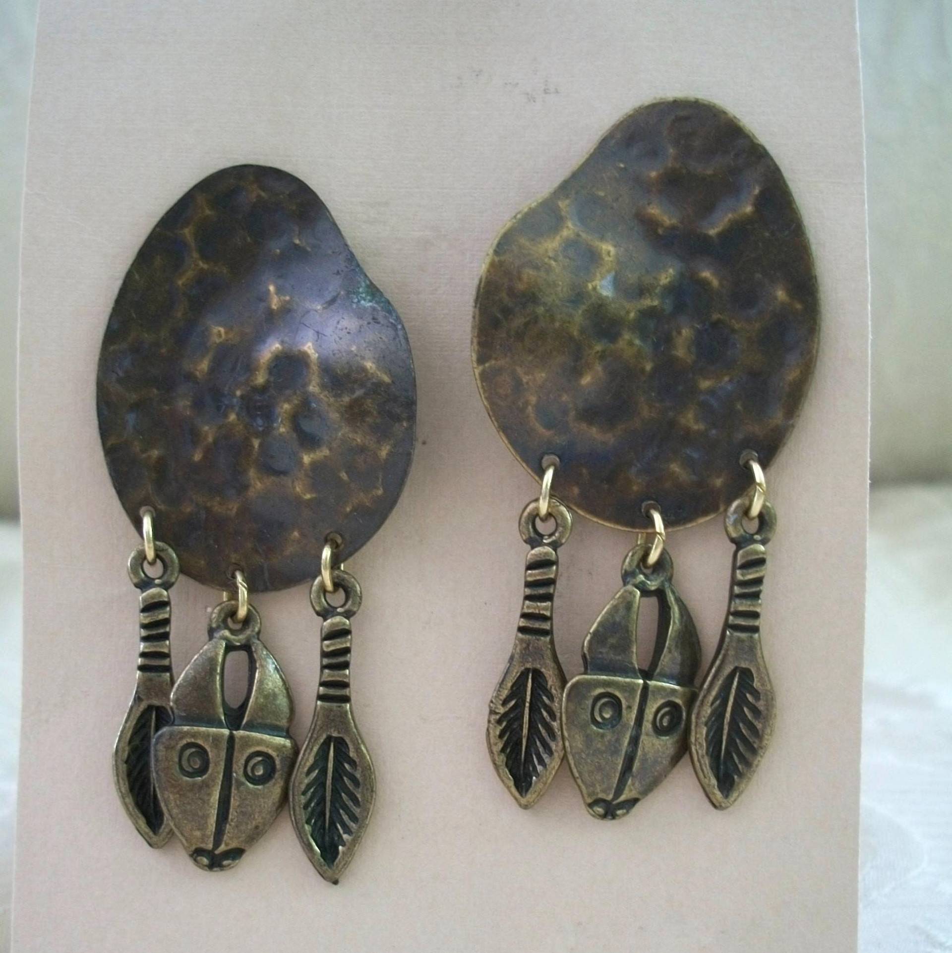 Gehämmerte Metallohrringe, Messing-Finish, Southwestern Design, Vintage Ohrstecker Gehämmerte Metallohrringe, Messing-Finish, Southwestern Design, Vintage Ohrstecker von fineartfindings