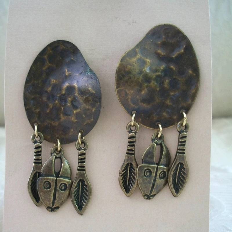 Gehämmerte Metallohrringe, Messing-Finish, Southwestern Design, Vintage Ohrstecker Gehämmerte Metallohrringe, Messing-Finish, Southwestern Design, Vintage Ohrstecker von fineartfindings