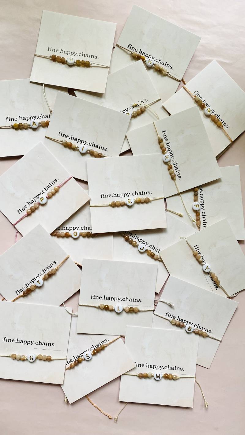 Armband | Buchstabe Mit Edelstein Mondstein Makramee Knoten Armband | Buchstabe Mit Edelstein Mondstein Makramee Knoten von finehappychains