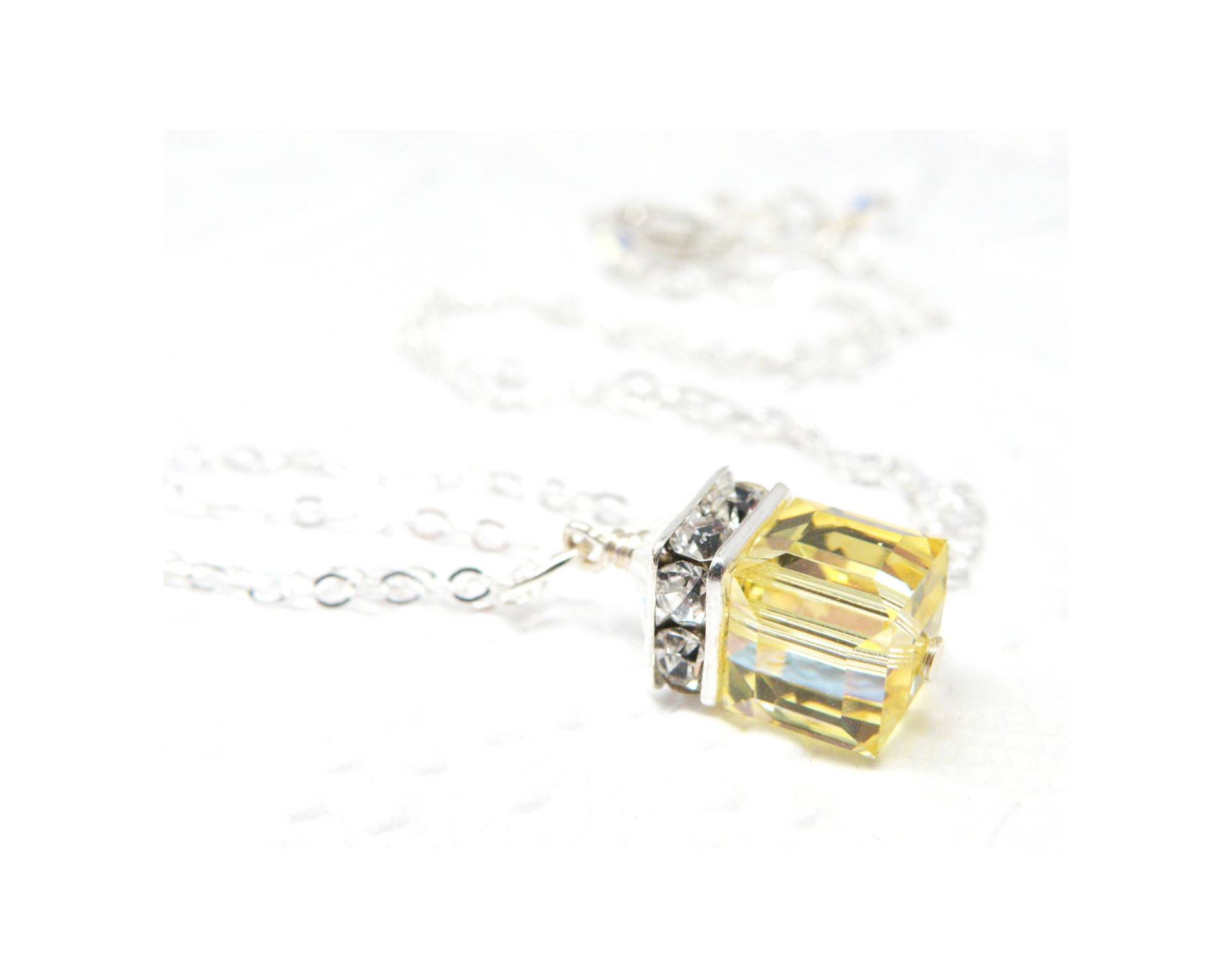 Gelbe Cube Halskette, Sterling Silber, Swarovski Kristall Gelb Citrin Anhänger, November Geburtstagsgeschenk, Birthstone Schmuck, Frühlingshochzeit von fineheart