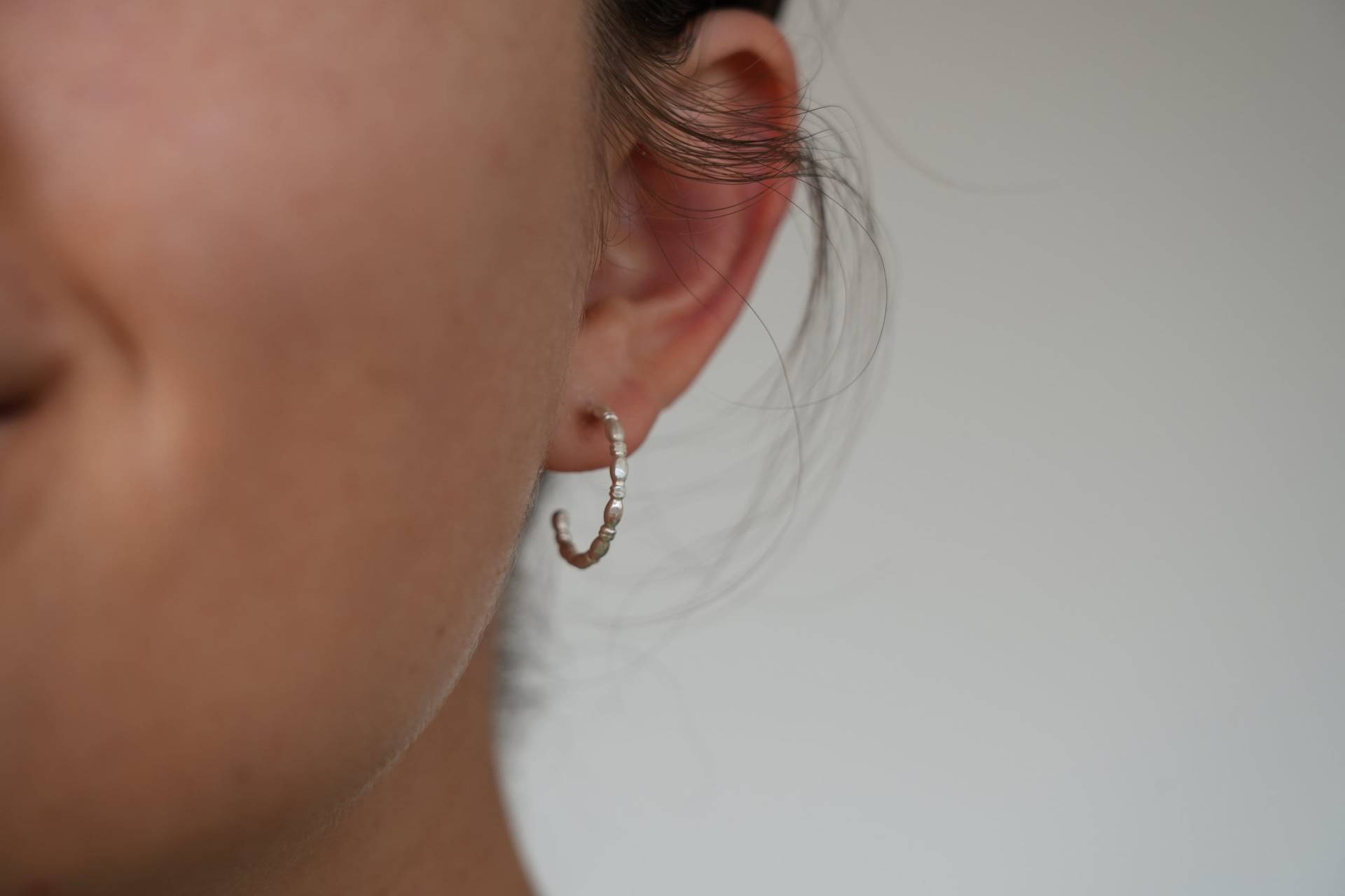 Creolen 925 Silber, Gehämmert, Goldschmiedearbeit, Perfekt Für Den Alltag, Mit Struktur, Nachhaltiger Schmuck, Silver Hoops Creolen 925 Silber, Gehämmert, Goldschmiedearbeit, Perfekt Für Den Alltag, Mit Struktur, Nachhaltiger Schmuck, Silver Hoops von finejewelryaiko