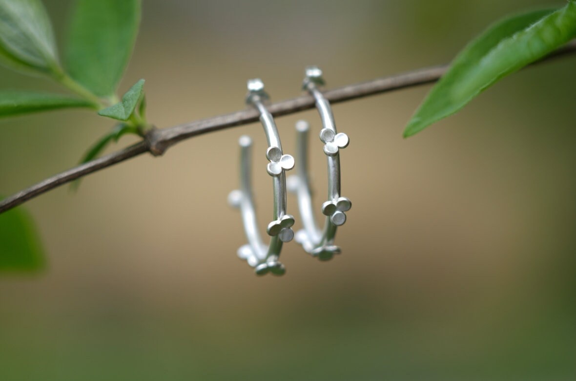 Creolen Silber, Nachhaltiger Schmuck, Valentinstag Geschenk, 925 Silber Ohrringe, Besondere Geschenke, Blumen Boho Schmuck Creolen Silber, Nachhaltiger Schmuck, Valentinstag Geschenk, 925 Silber Ohrringe, Besondere Geschenke, Blumen Boho Schmuck von finejewelryaiko