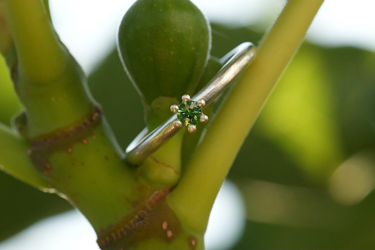 Ring Mit Grünem Stein, Schmuck Edelsteinen, Tsavorit, Granat Ring, Fair Trade Jewelry, Verlobungsring, Geburtsstein, Unikat Ring Mit Grünem Stein, Schmuck Edelsteinen, Tsavorit, Granat Ring, Fair Trade Jewelry, Verlobungsring, Geburtsstein, Unikat von finejewelryaiko