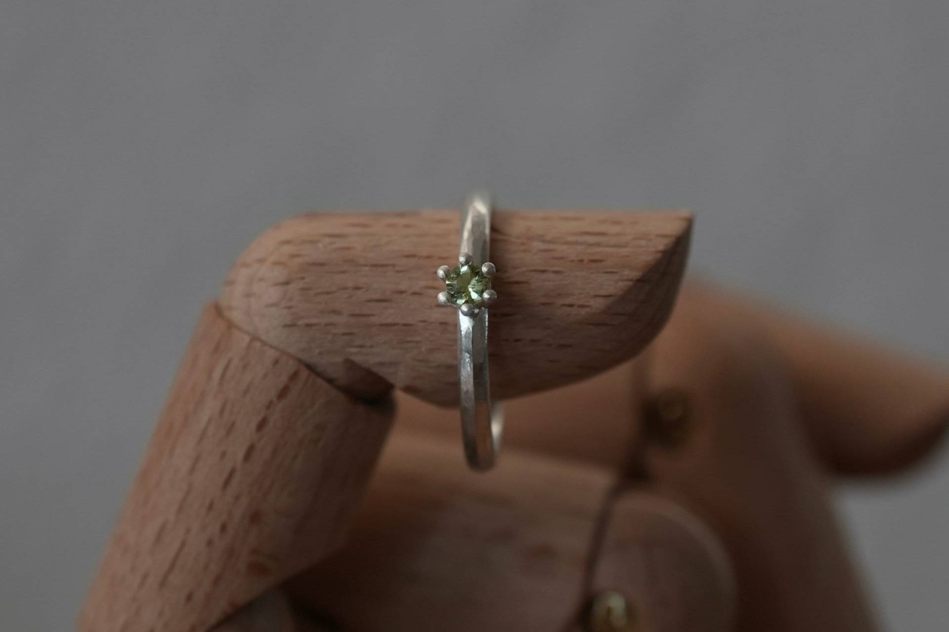 Verlobungsring Grüner Stein, Hellgrün, Grossular, Granat Ring, Edelsteine, Heiratsantrag Schmuck, Hochzeitsschmuck, Geschenk Geburt, Rings Verlobungsring Grüner Stein, Hellgrün, Grossular, Granat Ring, Edelsteine, Heiratsantrag Schmuck, Hochzeitsschmuck, Geschenk Geburt, Rings von finejewelryaiko