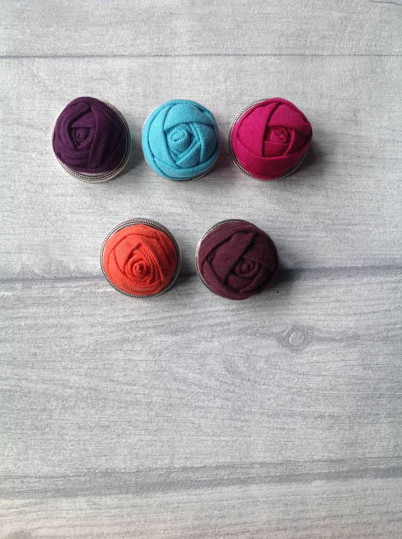 T-Shirt Rosebud Brooch T-Shirt Rosebud Brooch von finganails