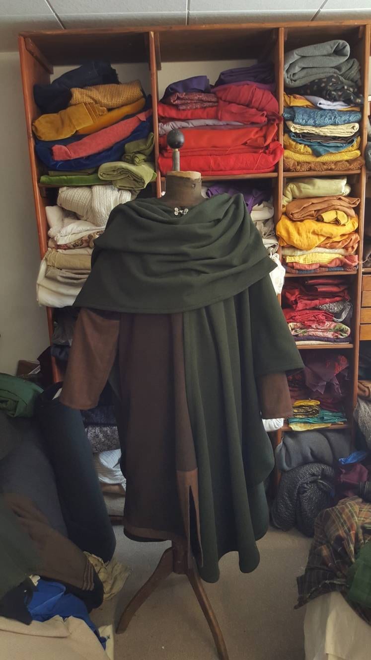 Umhang Aus Wollstoff Grün Ohne Kapuze, Mittelalter Grün, Wikinger, Fantasy, Larp, Cape Mittelalter, Waldläufer, Reitmantel Umhang Aus Wollstoff Grün Ohne Kapuze, Mittelalter Grün, Wikinger, Fantasy, Larp, Cape Mittelalter, Waldläufer, Reitmantel von finsterbuschkleider