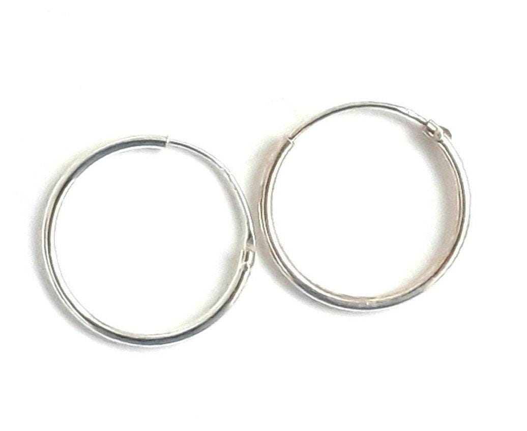 Handgefertigte Sterling Silber Creolen 15 Mm. Gepiercte Ohren Handgefertigte Sterling Silber Creolen 15 Mm. Gepiercte Ohren von fionakayebeads