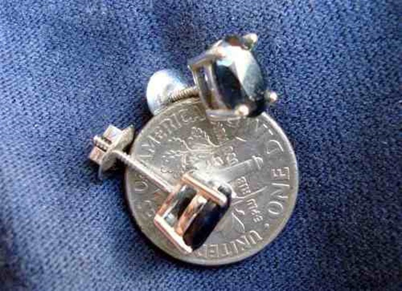 Ohrstecker Mit Blauem Diamant Ohrstecker Mit Blauem Diamant von fireagate