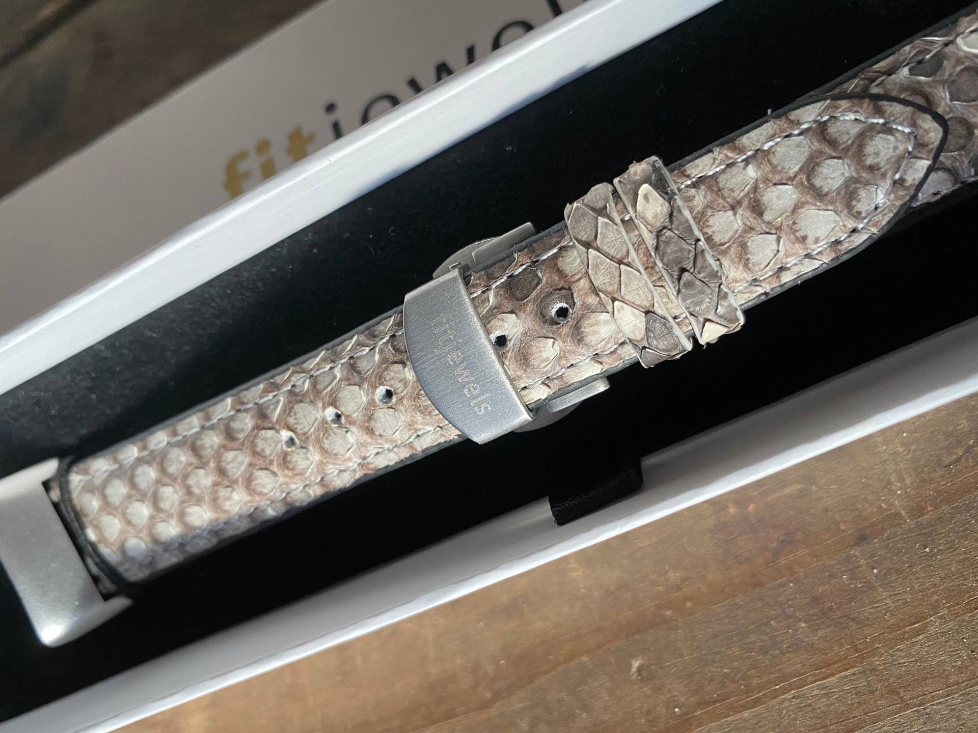 Fitbit Charge 6/5 4 3 Band Python - Weiß Schwarz Pythonleder Und Edelstahl Hypoallergen Schwarzes Finish Fitbit Charge 6/5 4 3 Band Python - Weiß Schwarz Pythonleder Und Edelstahl Hypoallergen Schwarzes Finish von fitjewelsSF