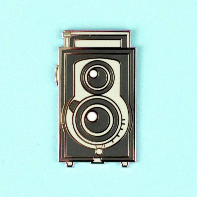 Kamera Emaille Anstecker Reflekta Ii Hartversilberung 3 cm Süßer Kawaii Vintage Schwarz Weiß Antike Anstecknadel Abzeichen Flair Kragenstift von fleacircusetsy