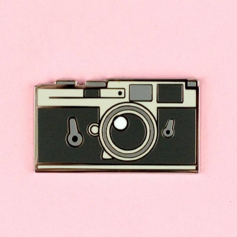 Kamera Emaille Anstecknadel Leica M3 Hart Versilberung Niedlich Kawaii Vintage Schwarz Weiß Antike Brosche Abzeichen Flair Kragen von fleacircusetsy