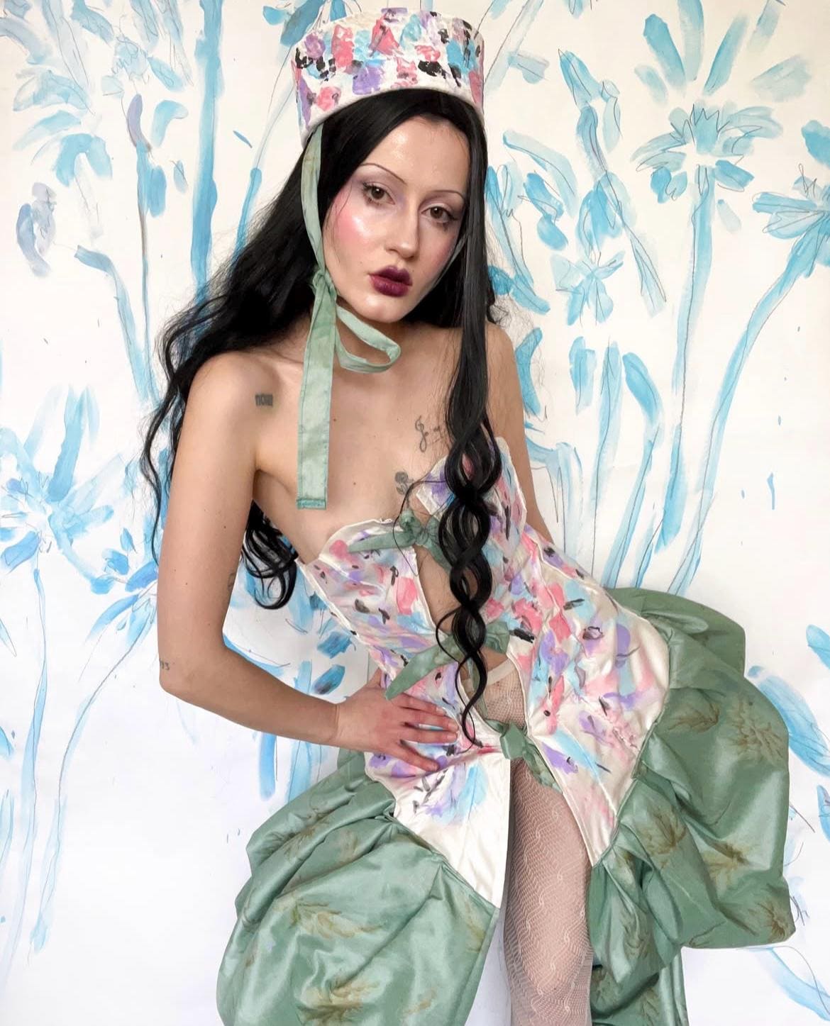 Marie Antoinette Korsett Kleid Und Matrosen Mütze Handbemalt Unikat Marie Antoinette Korsett Kleid Und Matrosen Mütze Handbemalt Unikat von fleurdenuitt