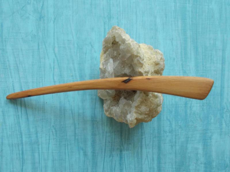 Schlanker Gebogener Haarstab Handgefertigt Apfelholz 17 cm Schlanker Gebogener Haarstab Handgefertigt Apfelholz 17 cm von DeKoHoLz57