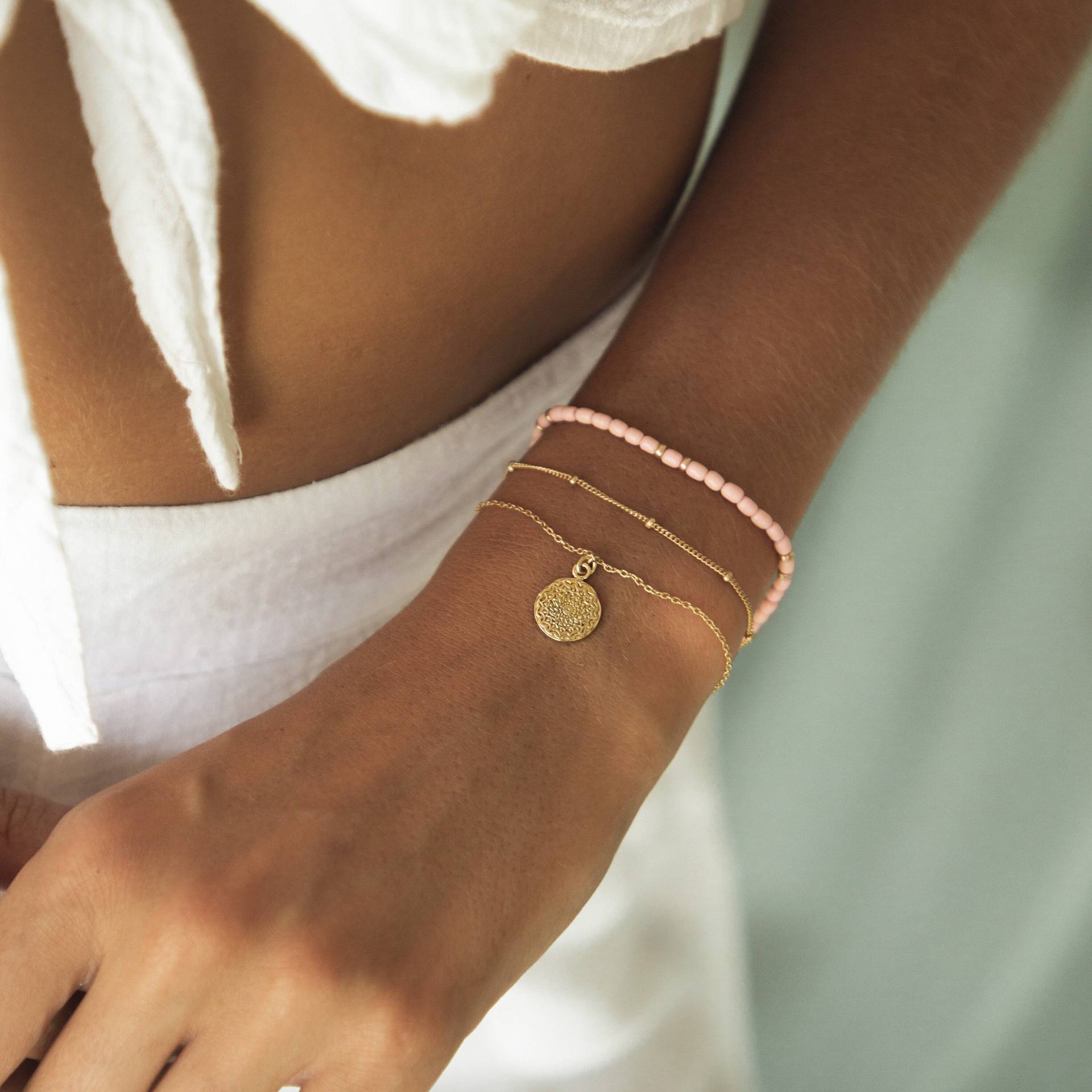 Mandala Armband Gold, Zierliches Boho Armband, Doppeltes Gold Armband, Blumen Armband, Elegenates Mit Rundem Anhänger Mandala Armband Gold, Zierliches Boho Armband, Doppeltes Gold Armband, Blumen Armband, Elegenates Mit Rundem Anhänger von floatbali