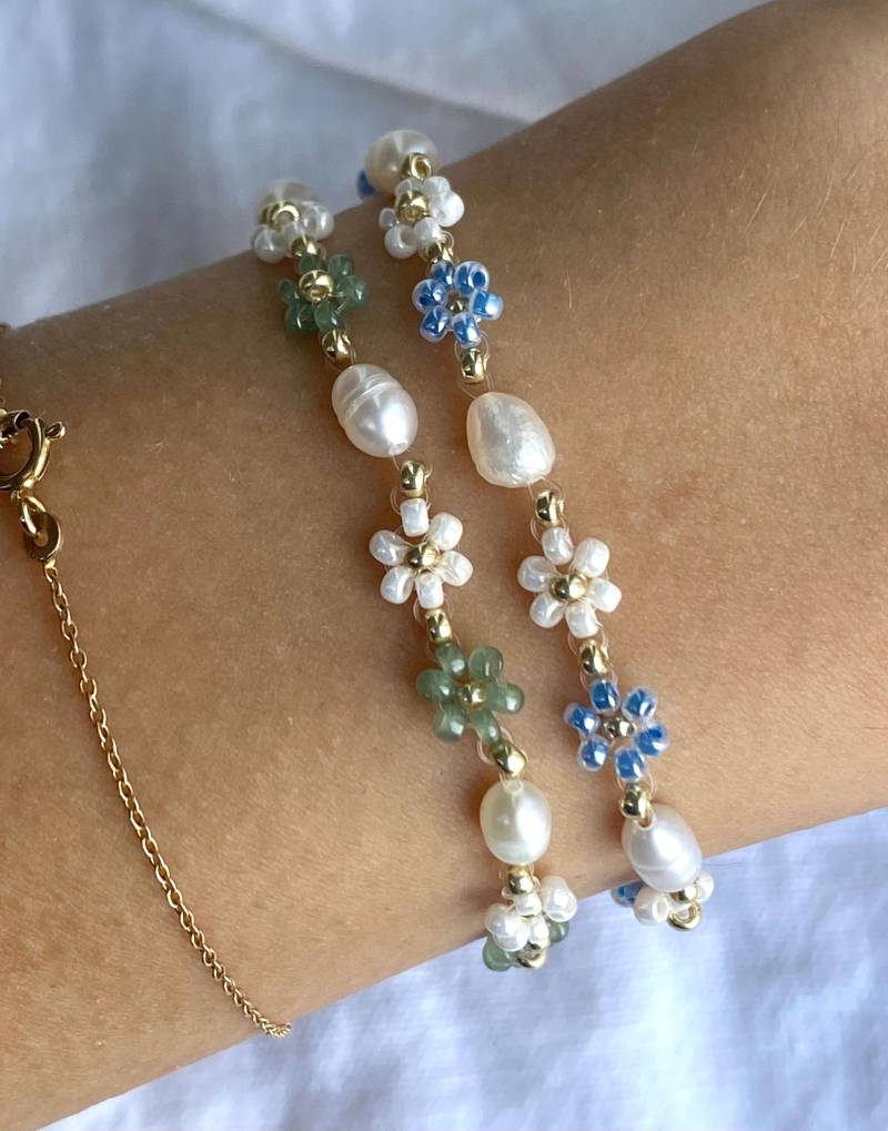 Blume Und Perle Perlenarmband Gemacht Mit Süßwasserperle in Blauen Oder Grünen Glasperlen Floral Accessoire Blume Und Perle Perlenarmband Gemacht Mit Süßwasserperle in Blauen Oder Grünen Glasperlen Floral Accessoire von florescerjewelry