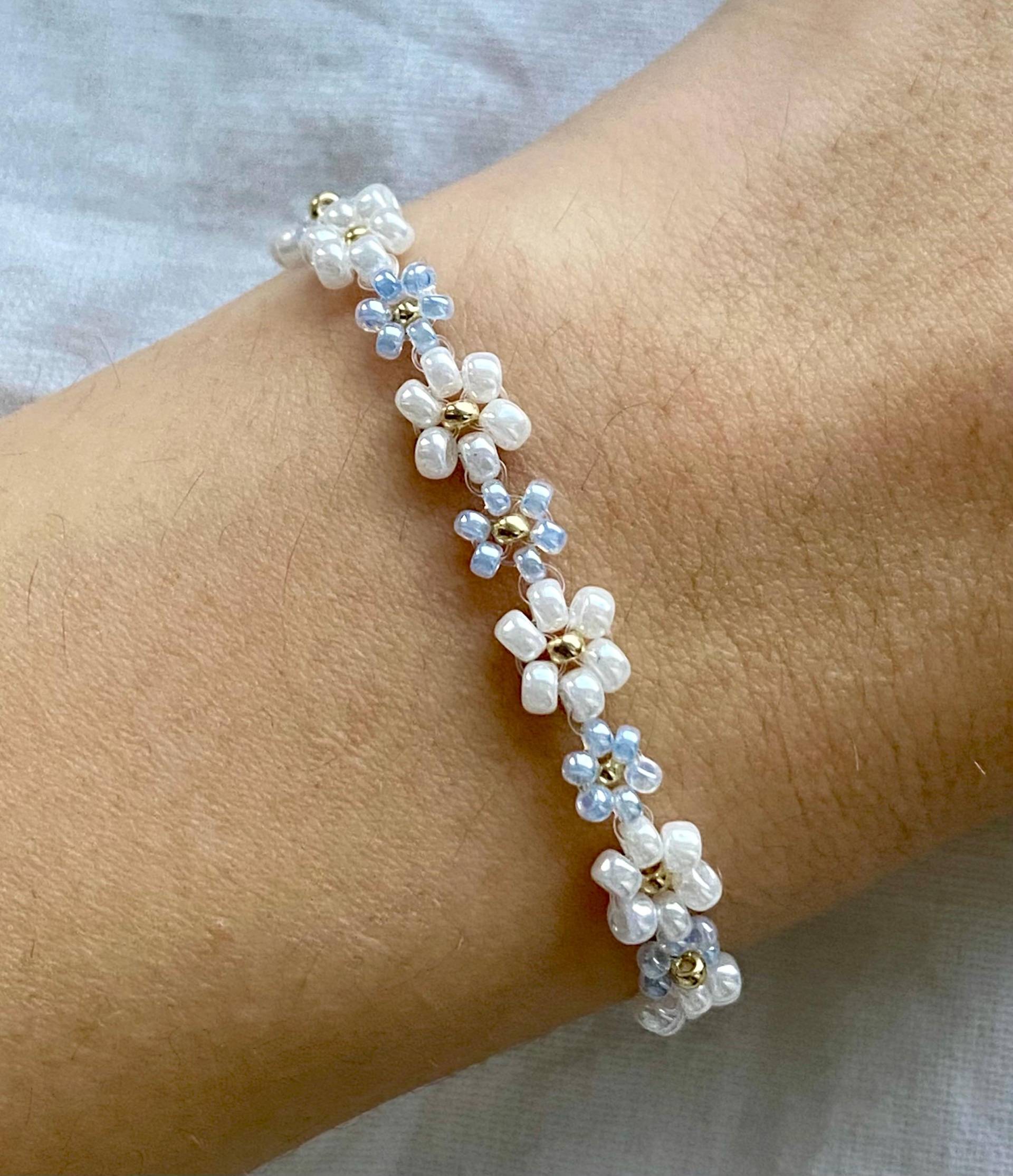 Florales Beiges Armband Mit Goldenen Details Florales Beiges Armband Mit Goldenen Details von florescerjewelry